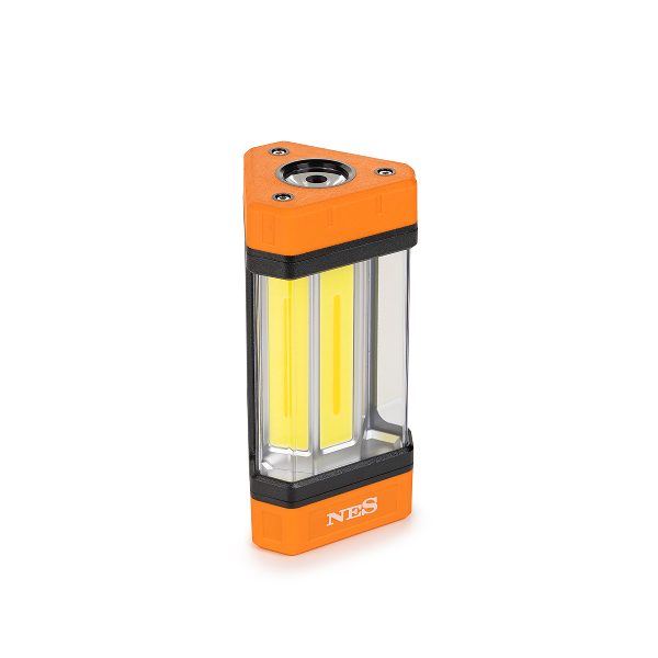 Višenamjenska ručna LED svjetiljka NES Active s narančastim rubovima i prozirnim kućištem, prikazana na svijetloj pozadini.