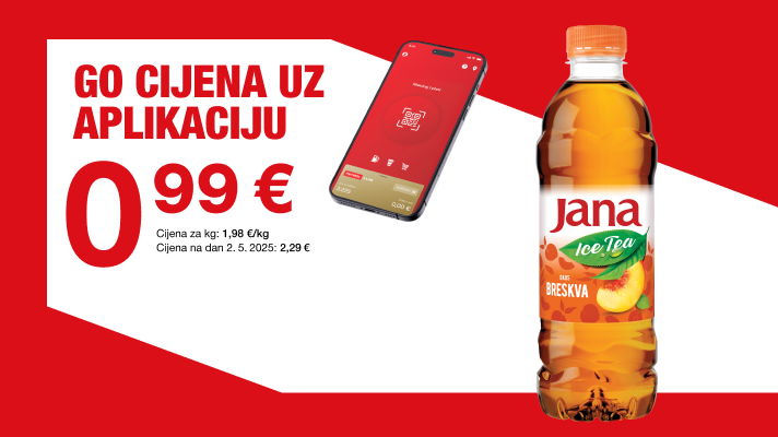 Na slici je oglas s crvenom i bijelom pozadinom na kojem je ispisan tekst “GO CIJENA UZ APLIKACIJU 0,99 €”. Uz cijenu je navedeno i “Cijena za kg: 1,98 €/kg; Cijena na dan 2. 5. 2025.: 2,29 €”. Na desnoj strani prikazani su mobilni telefon s otvorenom aplikacijom te boca Jana ledeni čaj od breskve  0,5 l u smeđem pakiranju.