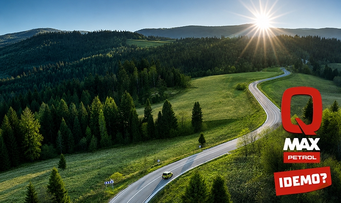 Vijugava cesta kroz zeleni šumoviti krajolik s automobilom u vožnji i suncem iznad planina, uz istaknuti Q Max Petrol logotip.