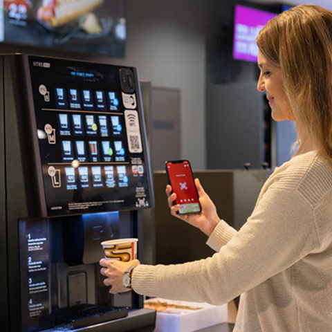 Natočite kavu Na putu